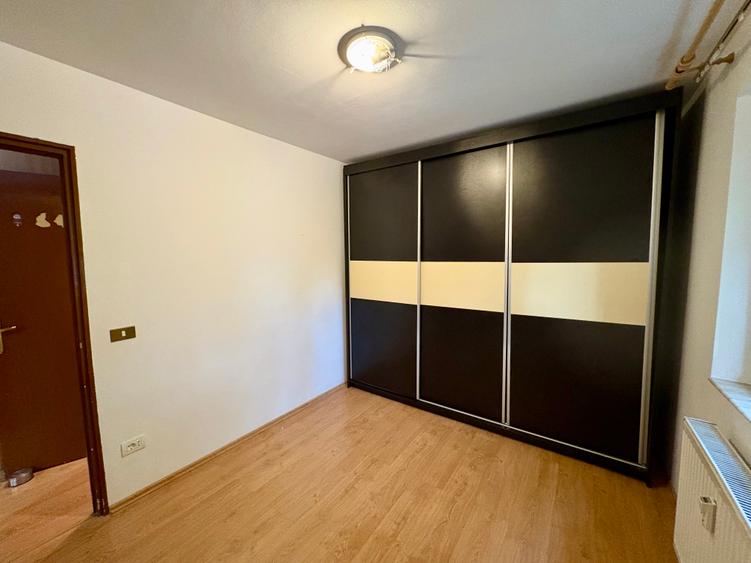3 Camere Bloc Reabilitat Etaj 2/4 Loc de Parcare Izolat Termic