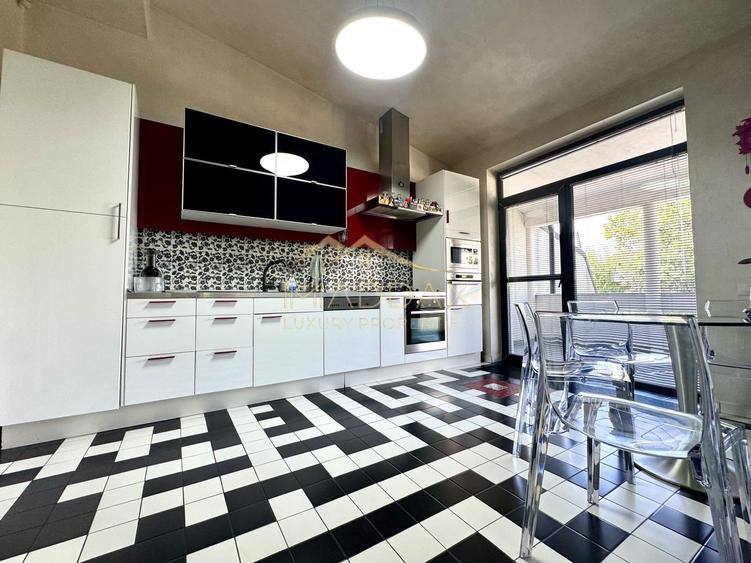 Vila cu 5 camere *344mp* + 400mp Teren // Zona Bucurestii Noi