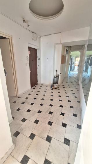 Apartament tip penthouse 40mp terasa 5 camere 200mp utili