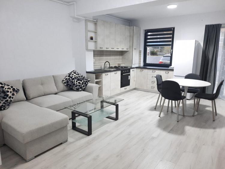 Platinum Residence, zona Mall Coresi, apartament cu doua camere de inchiriat