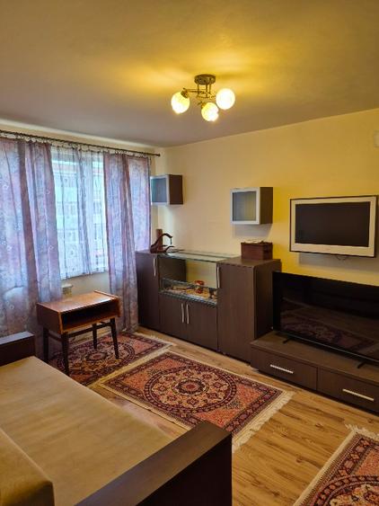 Vand apartament doua camere