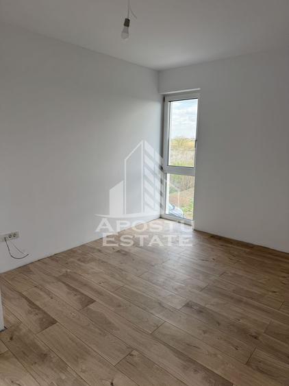 Duplex  modern despartit prin camera tehnica