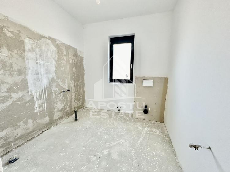 Duplex alipit cu 4 camere situat in vatra satului din Giroc