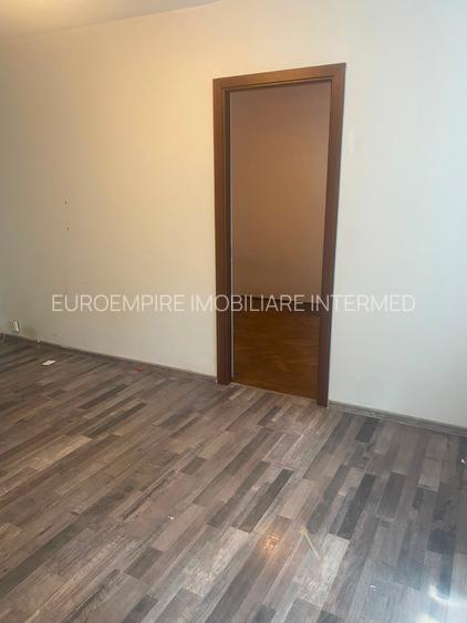 Apartament 2 camere de vanzare zona Scoala 8 - 4