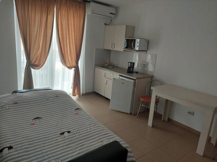 Vand pensiune Vama Veche, 2 corpuri, 610 mp construiti, 1019 mp teren, 21,5m fr