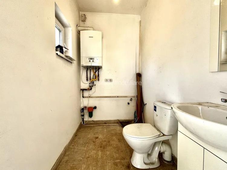 Casă de închiriat 5 camere + 5 băi + 3 balcoane + terasă 800€/luna - 30