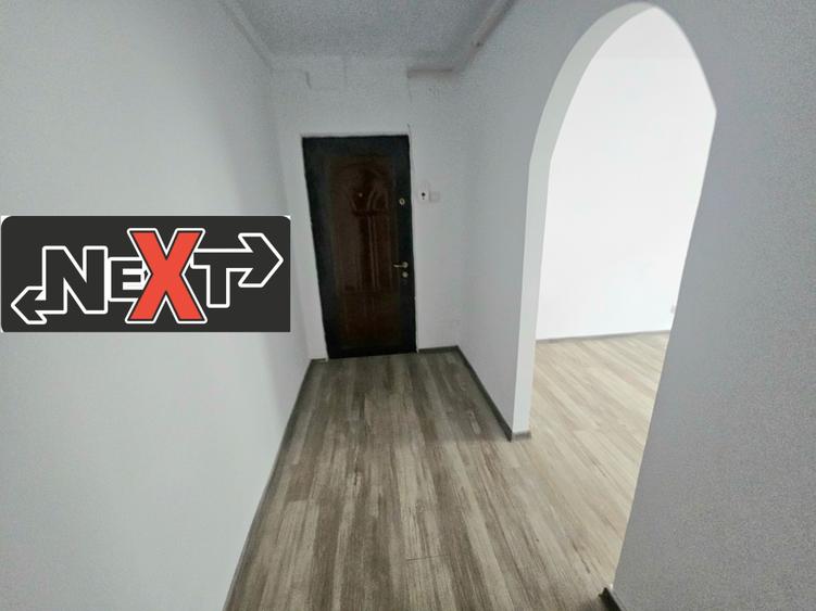 Apartament cu patru camere transformat în spațiu comercial
