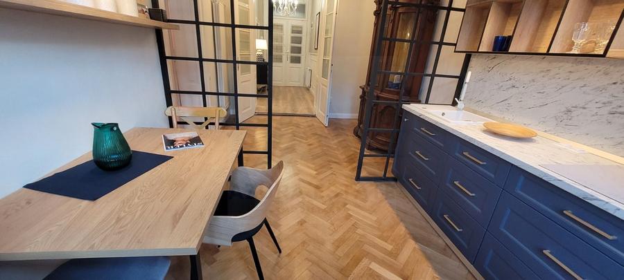 Apartament 2 camere 72 mp utili parter inalt parcare Centrul Istoric