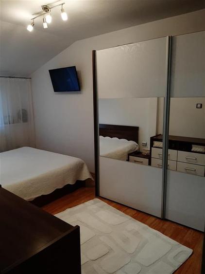 Decomandat cu centrala /2 camere/Zona Dambovita/Mansarda