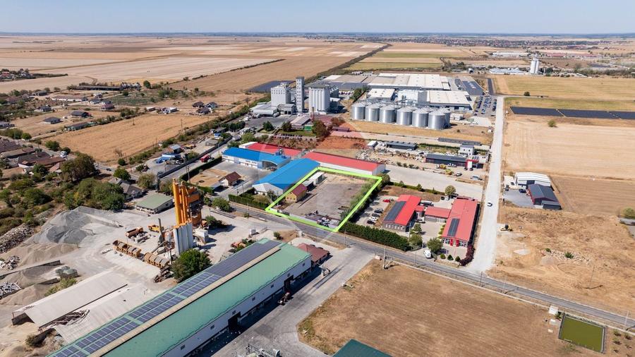 Platforma  industriala  de 4000 mp de vânzare