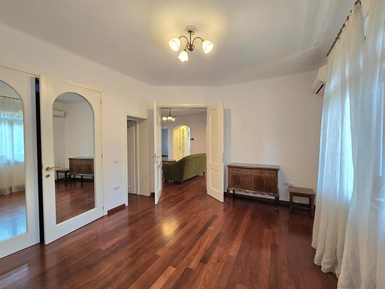 Duplex in vila Aviatorilor-Televiziune