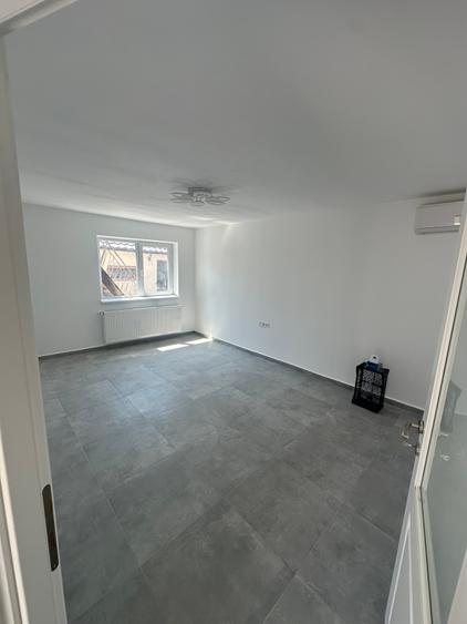 Casa P+1 - 6 camere - Palazu Mare - 290.000 euro negociabil (Cod E8+E10)