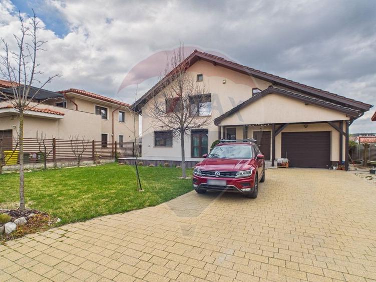 Vilă moderna si luminoasa 2011, cu 5 camere, 500mp curte si garaj