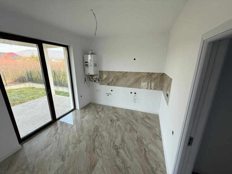 Casă finalizată stil mediteranean , 3 dormitoare, 100 mp utili – Sat Săsar