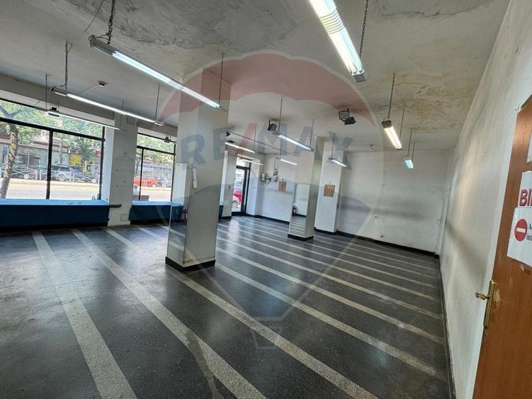 De inchiriat spatiu comercial / Vitrina stradala/ Gara de Nord/ 98mp