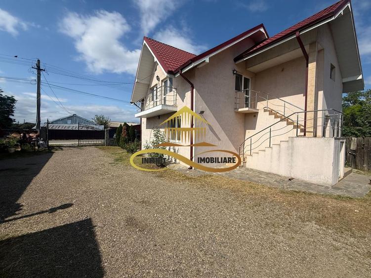 Casa de vanzare in Bacau Saucesti spatioasă cu etaj separat