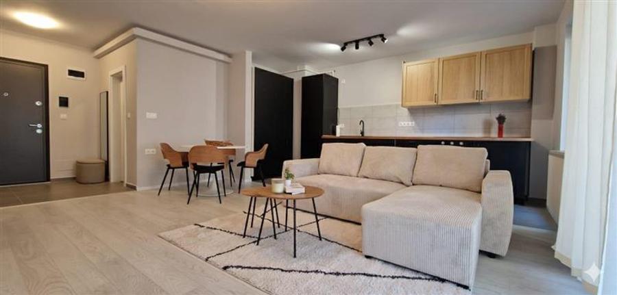 Apartament cu doua camere de inchiriat la Maurer