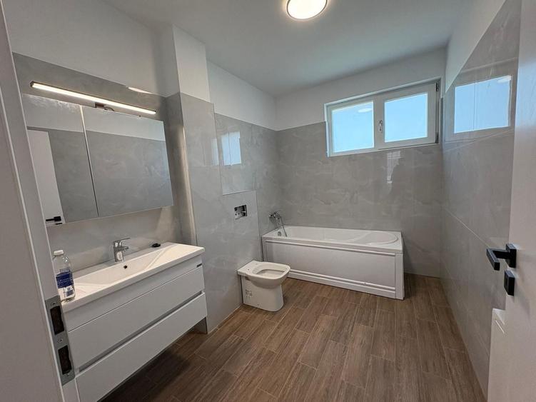 CASA DUPLEX, CURTE 200 MP, RATE DEZVOLTATOR, COMISION 0%