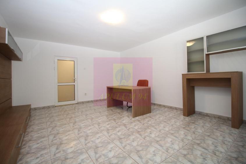 Apartament cu 3 camere de vânzare Decebal adiacent