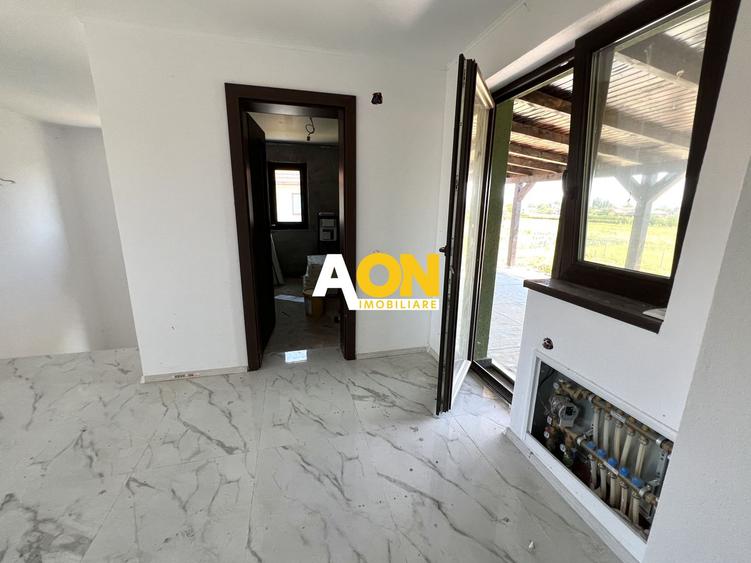 Casa individuala cu 4 camere, 2 bai, terasa, 800mp teren, Sp+P+1E