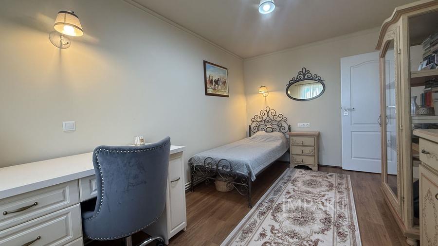 Apartament deosebit cu 4 camere decomandat si garaj in Gheorgheni