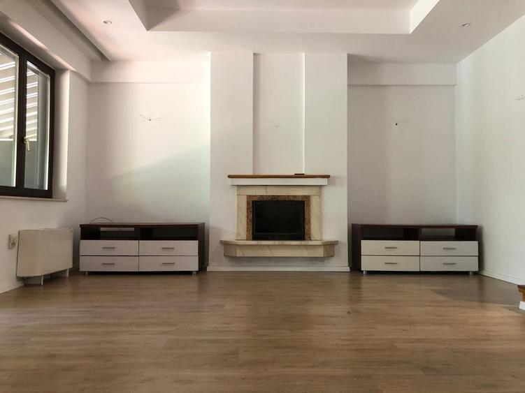 Vila 6 camere cu iesire la lacul Baneasa teren 317 mp