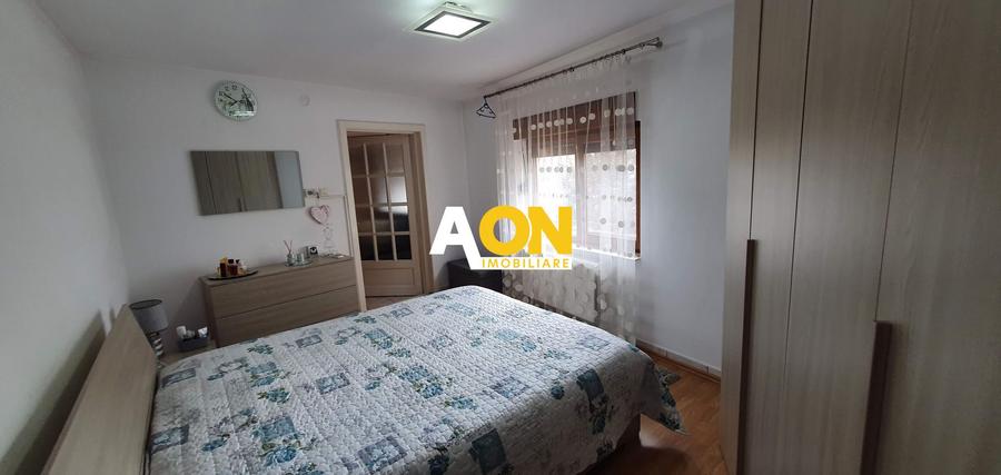 Casa cu 7 camere, 2 spatii comerciale, pretabila pt. birouri, Centru