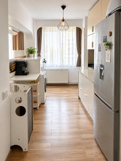 Proprietar vând apartament 4 camere, 84 mp, decomandat, zonă centrală Gh. Lazar