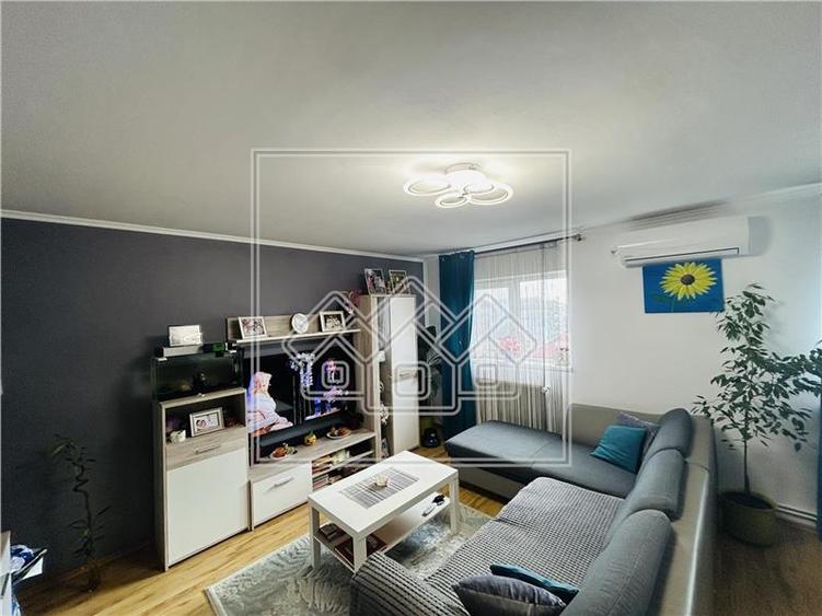 Ap cu 3 camere, 81 mp utili, tip mansarda, Zona Cedonia