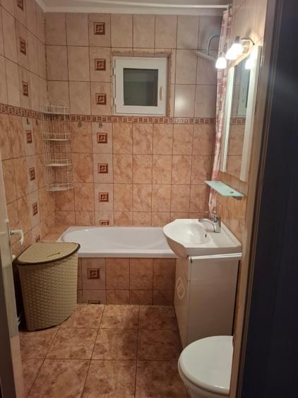 Apartament 4 camere  decomandate cu vedere pe doua parti in Nadlac