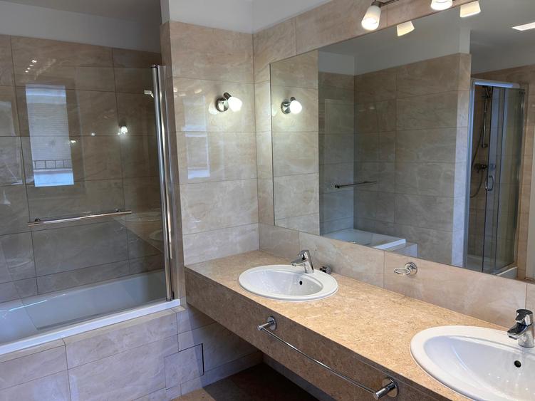 Oxford Gardens 7 bedrooms villa / no VAT
