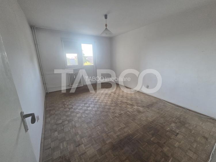 Apartament decomandat 2 camere 40 mpu etaj 2 zona 13 Decembrie