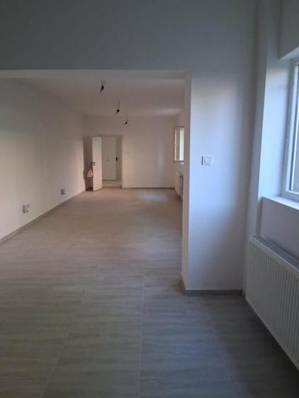 13 Septembrie-spatiul comercial stradal,renovat total,centrala termica