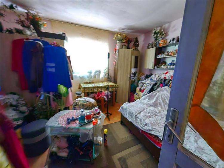 Casa cu 2 camere si anexe in Simand cu teren de 1465 mp