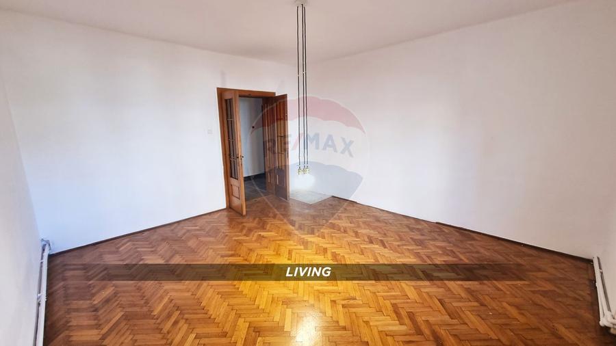 Casă / Vilă cu 5 camere de vânzare în zona Orasul Vechi