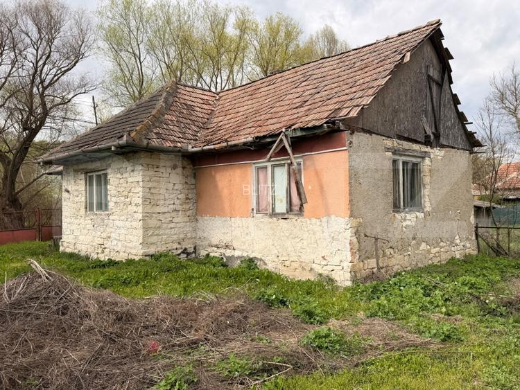 Teren intravilan 2.600 mp + casă, Zonă liniștită, Vultureni / acces din Chinteni - 2