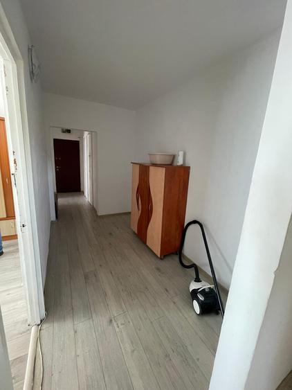 Apartament cu 3 camere decomandat, etaj 7/10, zona Mircea cel Batran