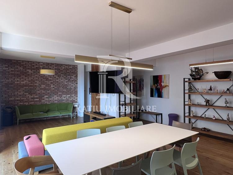 Penthouse cu Design Eclectic | Central | Panoramă Unică | Oradea