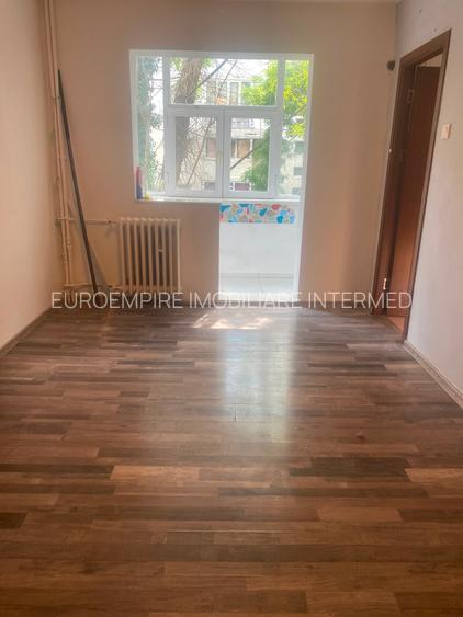 Apartament 2 camere de vanzare zona Scoala 8 - 2