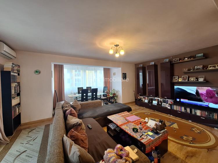 Apartament la etajul 1, 61 mp, balcon, zona Porii - 3