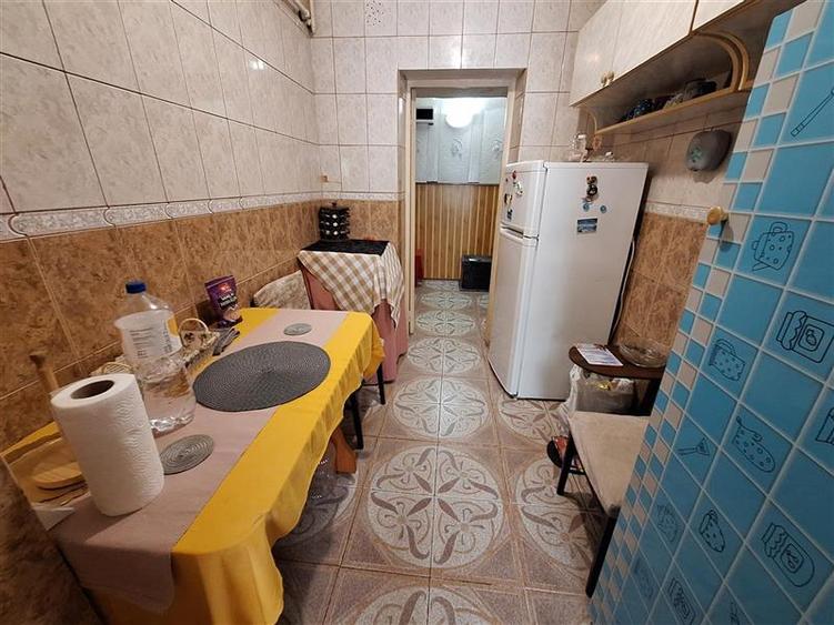 Apartament 2 camere semidecomandat , zona Milcov
