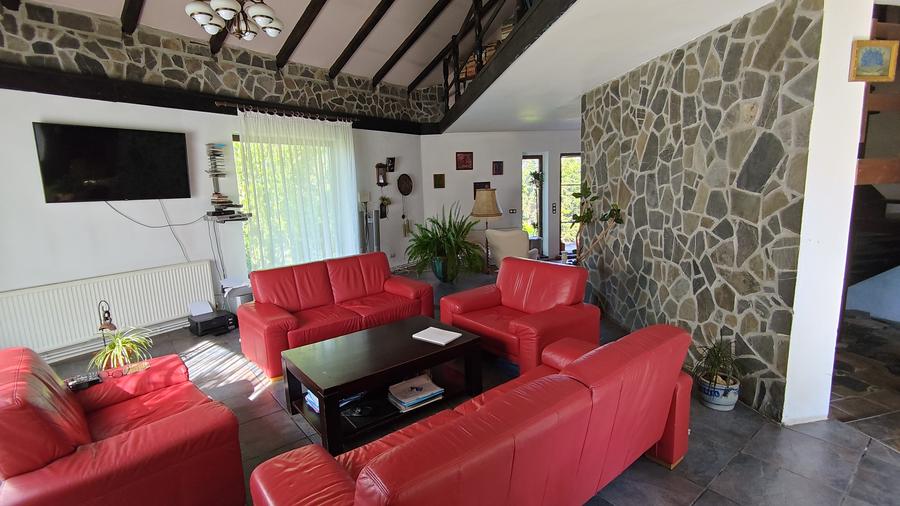 Pensiune si casa de locuit cu 3200 mp teren in Sibiu cartier Gusterita