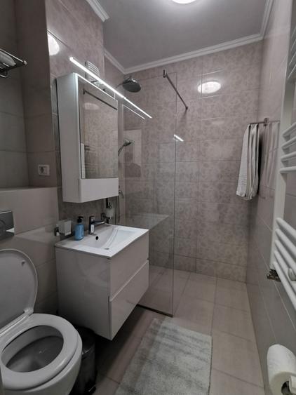Mamaia, 2camere vedere lac, gaze, loc parcare, termen lung cu deconatre