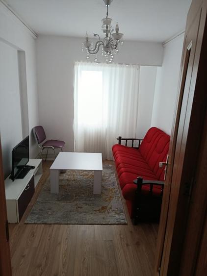 Ofer spre vanzare apartament 3 canere zona centrala