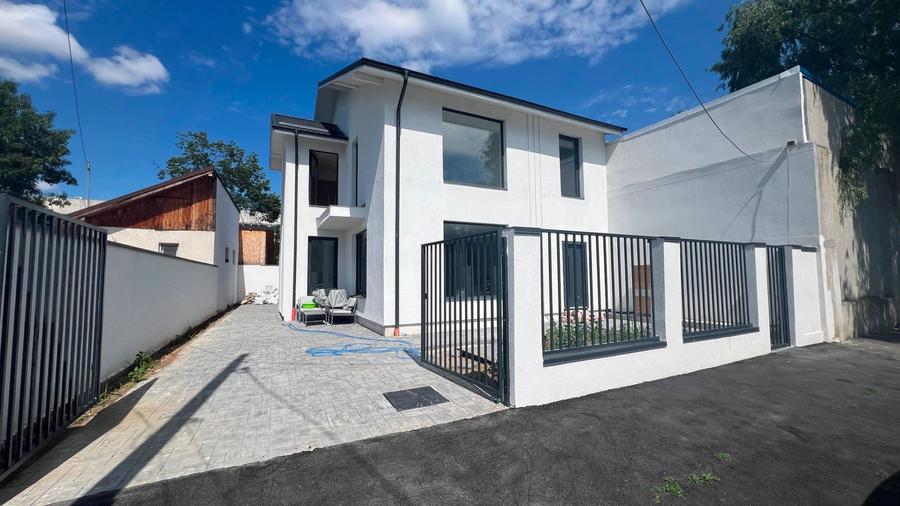 Vila noua | 5 camere | 4 dormitoare | curte proprie