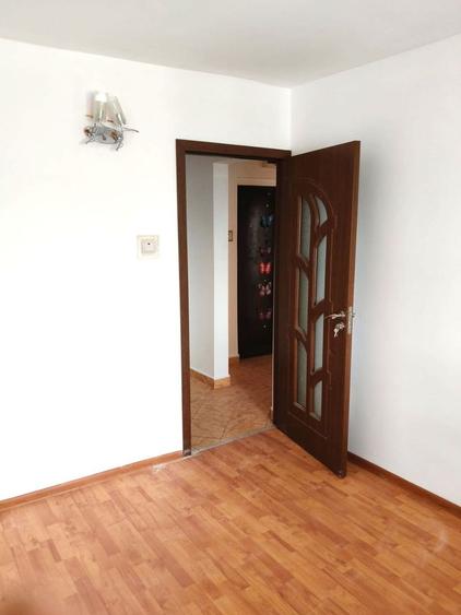 Apartament 4 camere semidecomandate, etaj 2 din 4 – Micro 39, Galați
