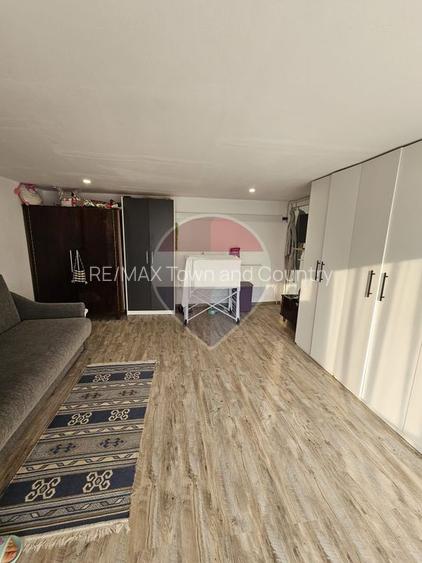 Casă / Vilă cu 9 camere de vânzare - 26