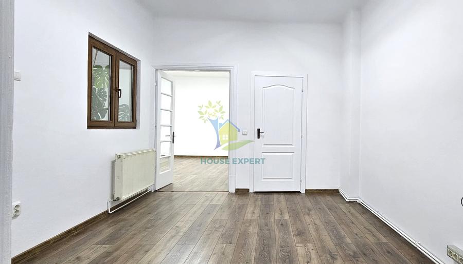 Apartament in vila, 4 camere, nemobilat, zona Hala Traian/Calarasilor