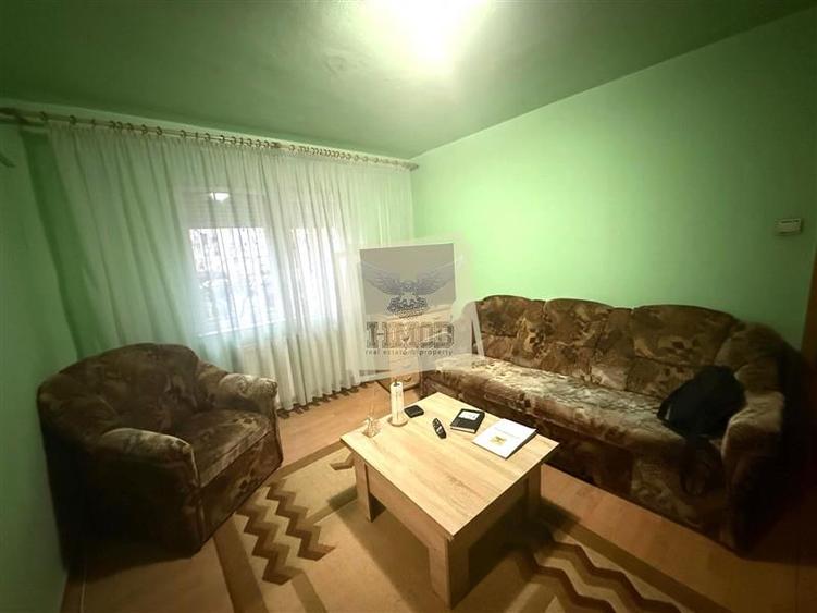 Apartament 3 camere etaj 1 in zona Vasile Aaron