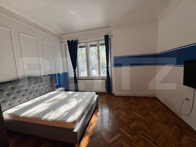 Doua apartamente cu potențial de unificare, curte interioară si garaj, str Horea